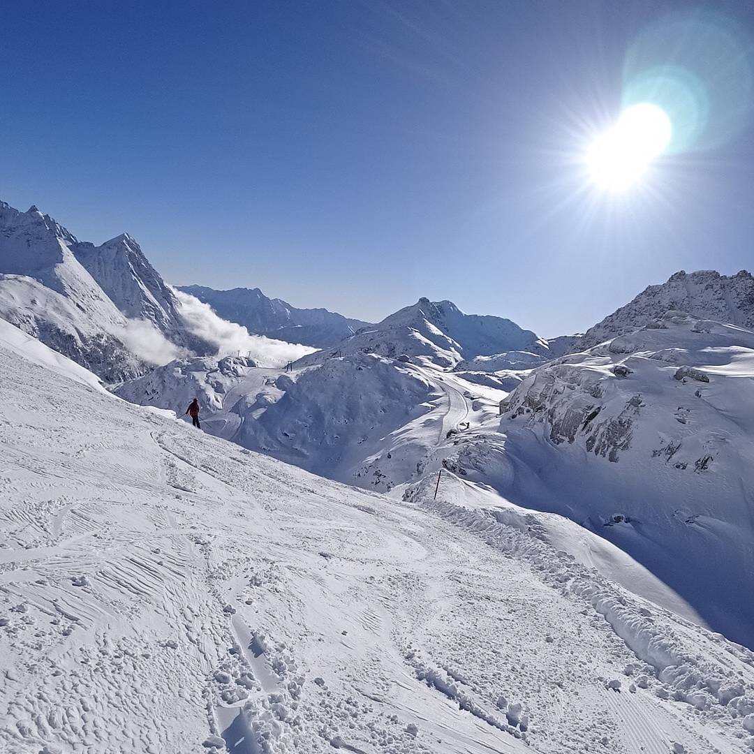 TourTheSki's tweet photo. Simply #paradise 😄❄⛷☀😍 #tourtheski #austria #oesterreich #moelltalergletscher #karyntia #lustamleben #sony #sonyactioncam #fdrx3000 #photooftheday #snoweverywhere #alpy #skiingislife #narty #gletscher #snow #fun https://t.co/hI4RlK9G7g