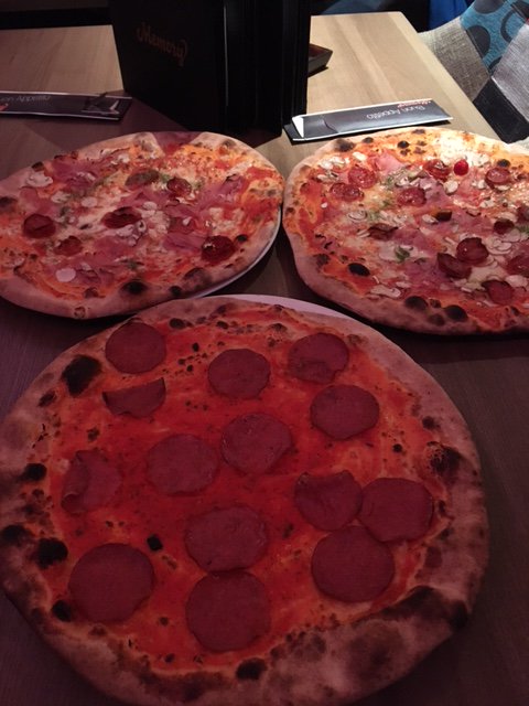 Ellmau_ski's tweet photo. If your looking for a great bar with food, visit Memory Bar on the Main Street for a tasty meal. Try the Speciale... #Pizza #ApresBar https://t.co/DHn3MQ5bfH