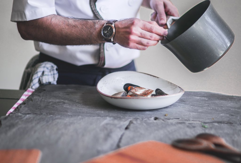 There’s still availability on our #Fish and #Shellfish Course on 27th January!

Learn how to fillet fish and break down shellfish in preparation for a range of #delicious dishes!

More info: goo.gl/YGGwNy

📞 Call 01765 680 900 to book.