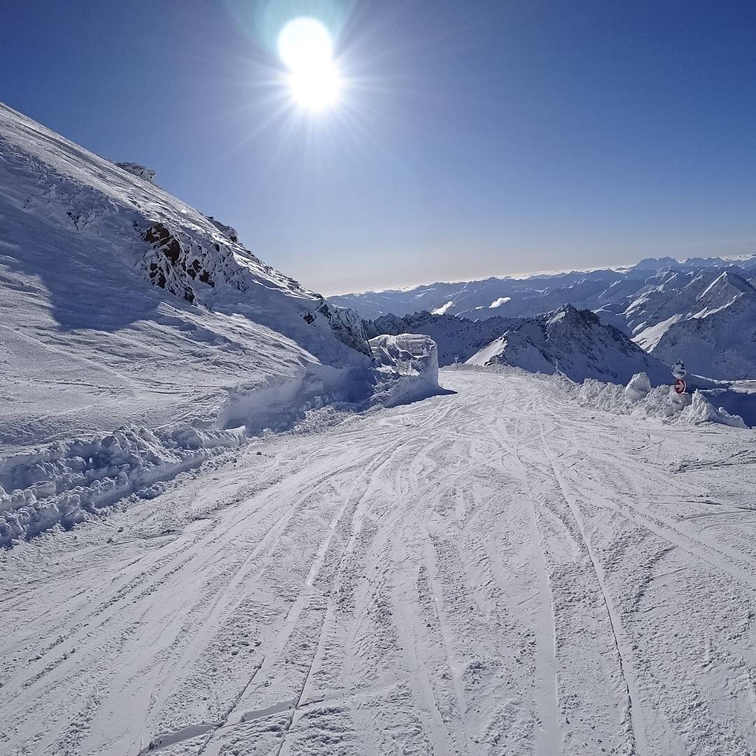 TourTheSki's tweet photo. Simply #paradise 😄❄⛷☀😍 #tourtheski #austria #oesterreich #moelltalergletscher #karyntia #lustamleben #sony #sonyactioncam #fdrx3000 #photooftheday #snoweverywhere #alpy #skiingislife #narty #gletscher #snow #fun https://t.co/hI4RlK9G7g