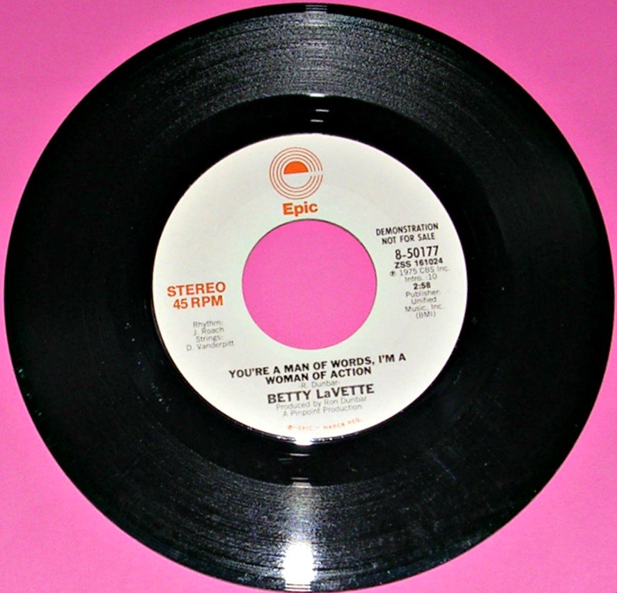 okeh_suedehead's tweet image. Bettye Lavette time again. @AthleticsDad @slimoneill @WholeLottaSoul @tonyg6899 @paulmilnershair @ijv0004  @SevenDayLover @jreldon @wrighty65 @Wolfster45 @Funkess @lagillopez @eaststandbaldie  #DETROITROYALTY