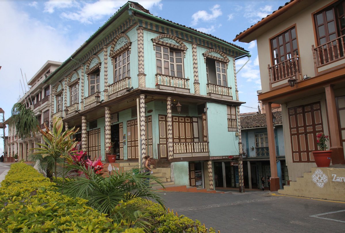 ViajaPrimeroEC's tweet photo. Zaruma es privilegiada por su clima y única por su geografía, centro histórico y paisajes; posee atractivos naturales, históricos y culturales, los cuales son del agrado de turistas nacionales y extranjeros.

FOTOS: @TurismoEc

#EcuadorTuLugarEnElMundo #ViajaPrimeroEcuador https://t.co/eseJuf2C90