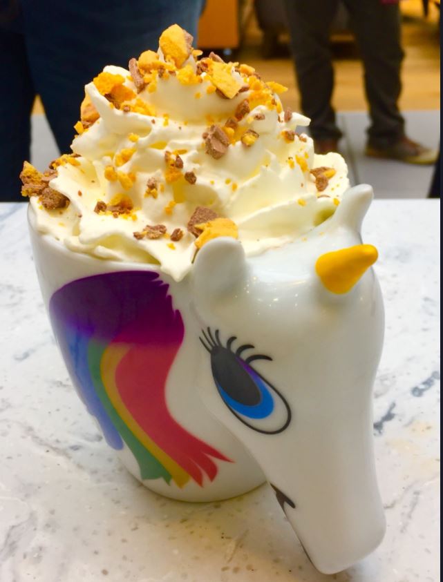 compassgroupuk's tweet photo. ☕🏆Congrats to our 1st place winner, Caffé Dallucci barista supreme @PariNepal! Giving his customers #Compassxmas cheer with these amazing designs!☕🏆 https://t.co/dgliEUT3yF