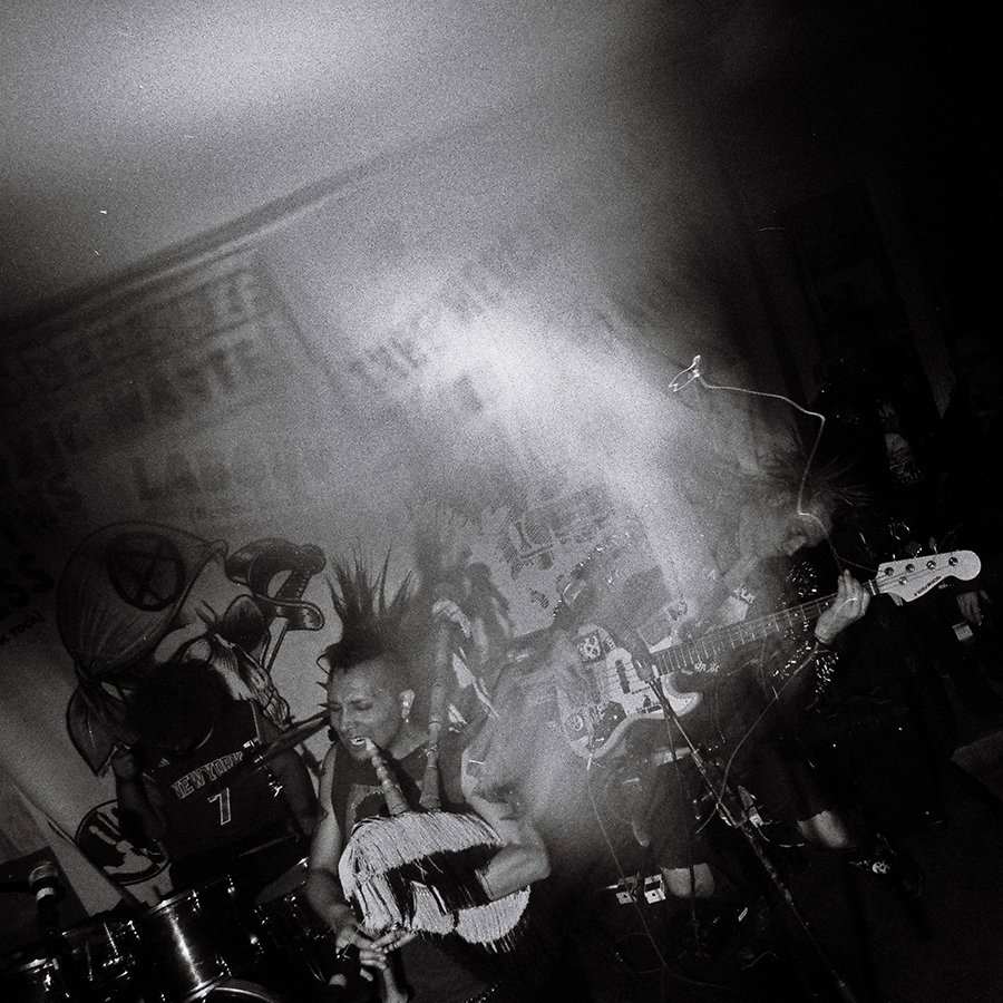 The Babes are going on tour 30 March- 16 April if anyone knows any contacts or cool venues or people let us know: Holland, Hamburg, Denmark, Berlin, Leipzig, Prague, Kosice, Budapest, Vienna, Munich, Luxembourg, or anywhere around those places
Photo Christophe Beaucourt