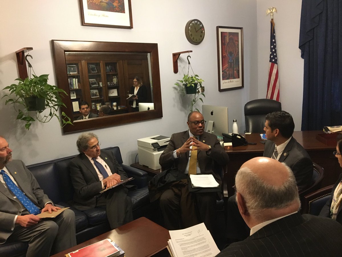 ACOGAction's tweet image. Representing more than 560,000 physicians, #Docs4Coverage meet with @CongressmanRuiz