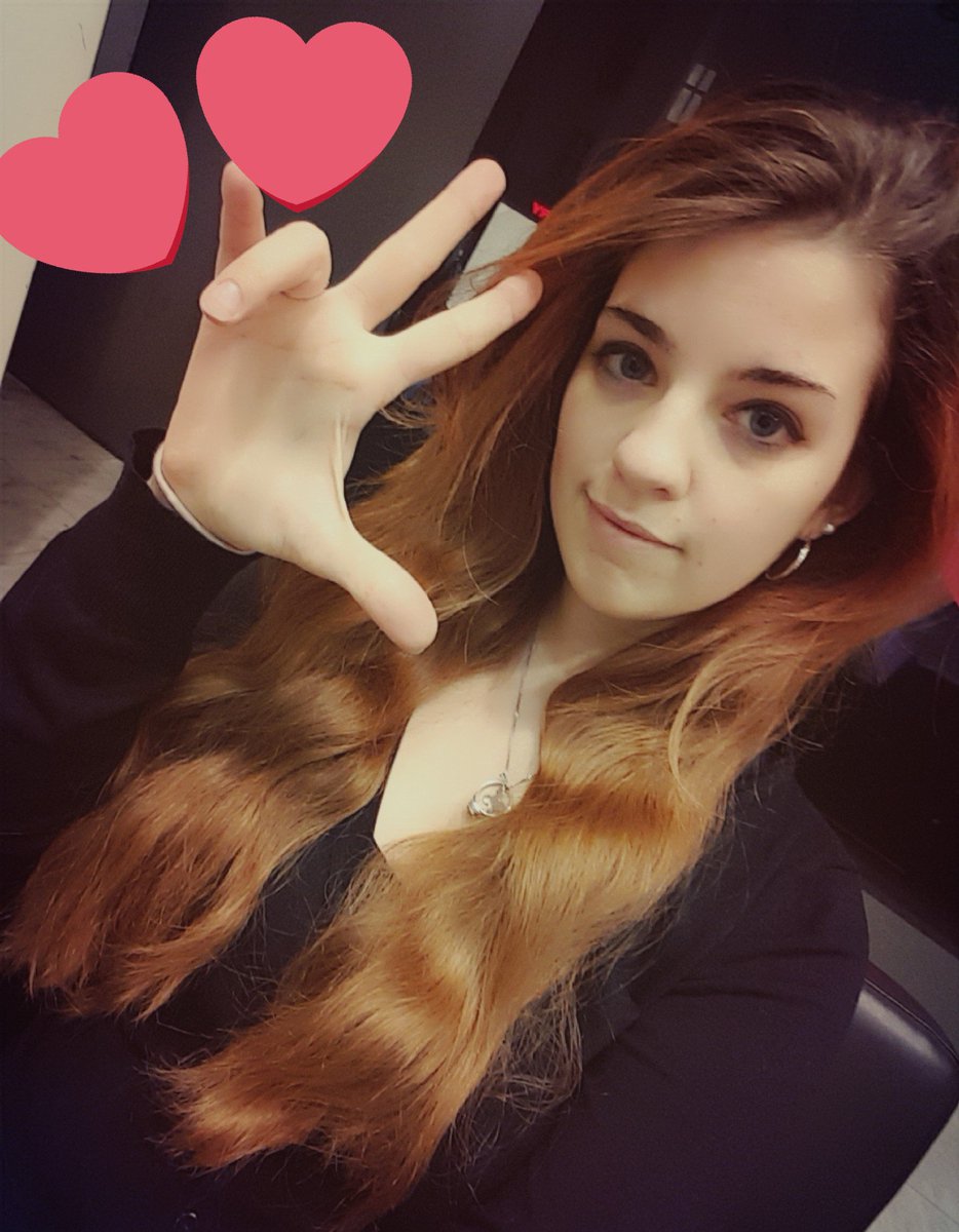 NamiHoneydrop's tweet photo. You all better remember that selfie!
It will be my last one with long hair!
#goodbyeOldlife
💇♀️ https://t.co/7oAQO5LFHc