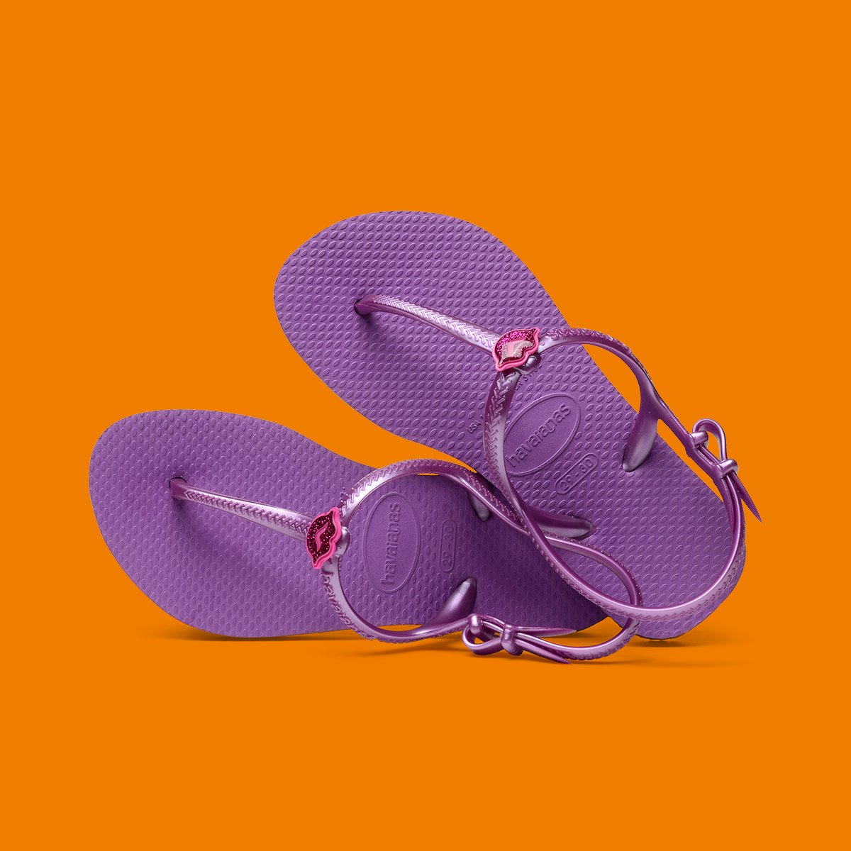 Havaianasmex's tweet photo. Estas Havaianas fueron creadas para personas como tú, sin miedo de llamar la atención. Consiguelas en: http:// https://t.co/Qq5HiPwyxO https://t.co/kbfX2UqqvV