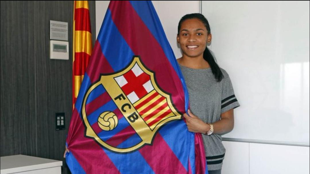 FemFCB's tweet photo. Perle Morroni, lateral izquierda de 20 años que llega cedida del PSG hasta final de temporada para suplir la baja de Leila. https://t.co/IT5ujFbjXq
