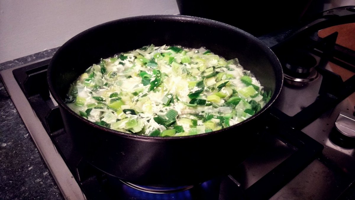 HellasKitchen's tweet photo. Easy, healthy, simple, yummy #greekfood today we're making #prassorizo #greekcuisine #hellaskitchen #greeksinthenetherlands https://t.co/ot6NILDeQT