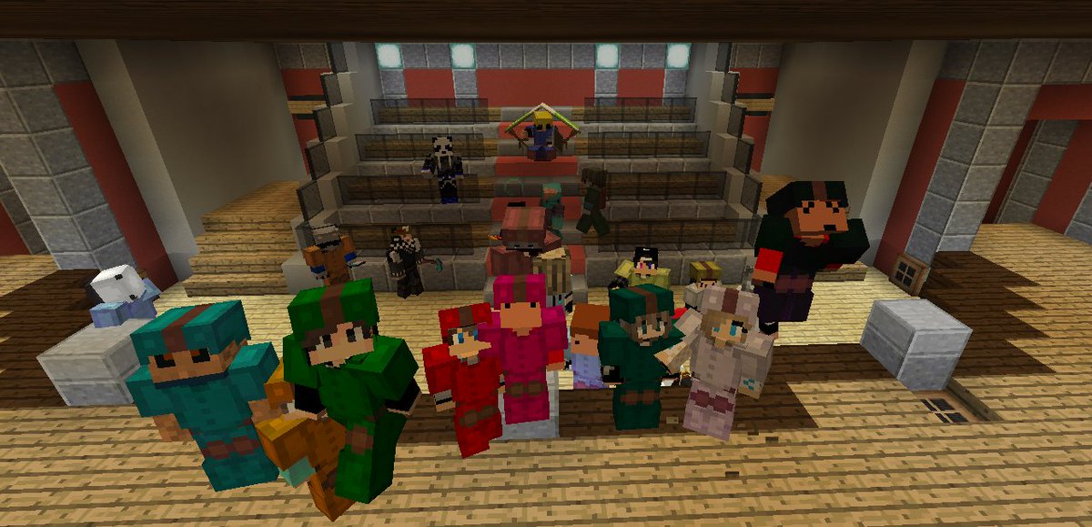 KipNetworkNL's tweet image. Het was weer een geslaagde kleding seizoen release 👕 Kom het nu bezichtigen in de inkoop op play.kipnetwork.net #kippenpower 🐔