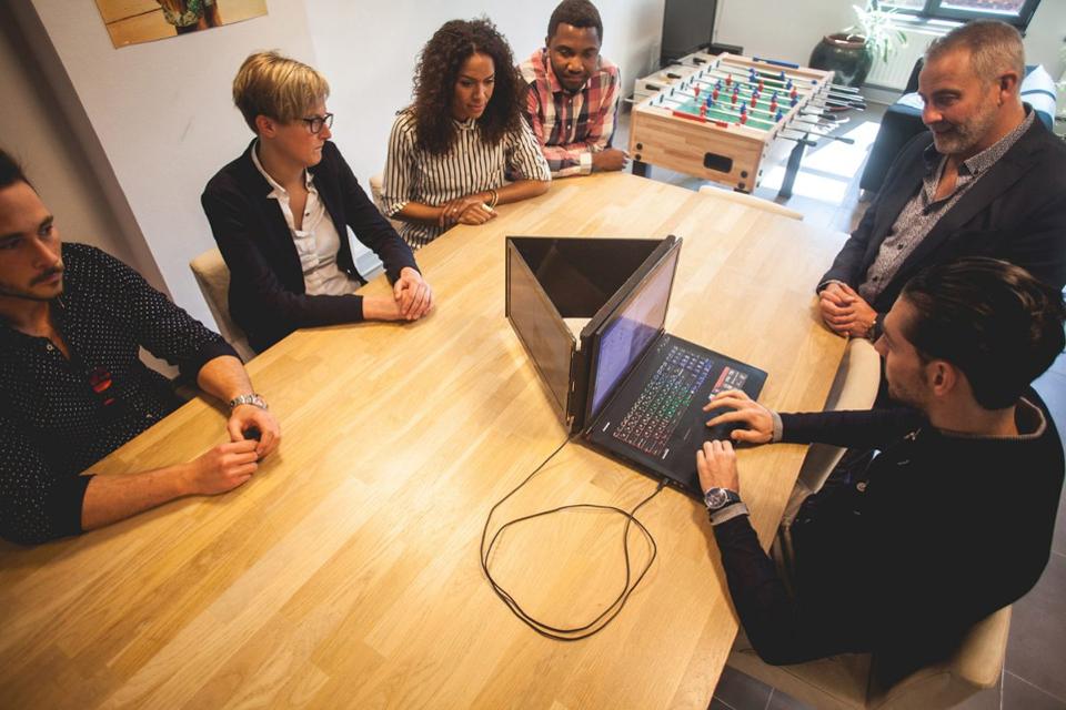 lisalombardibe's tweet photo. #LeSlide by @slidenjoy spotté dans @Forbes au #CES2018! (avec une photo prise @SwitchCoworking ;-)) https://t.co/A0iYA9B6eb @digitalwallonia @AWEX_Belgium @AWEXAmericas https://t.co/eWMbscTS75