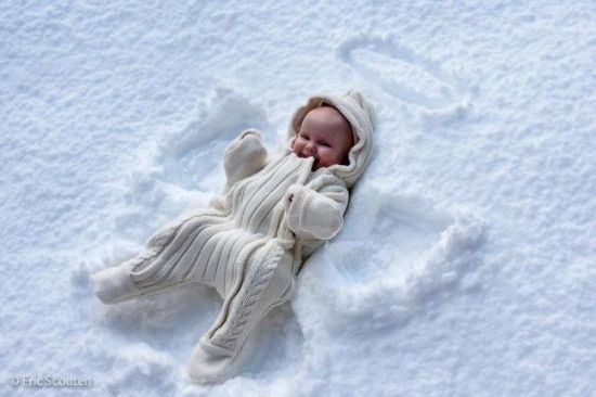 hellomums_hu's tweet photo. Szerintetek lesz idén lehetőségünk hóangyalt készíteni itthon? #babysitter #bébiszitter #lamome #hóangyal #gyermekfelügyelet #budapest #baba https://t.co/grj6eqiwXl