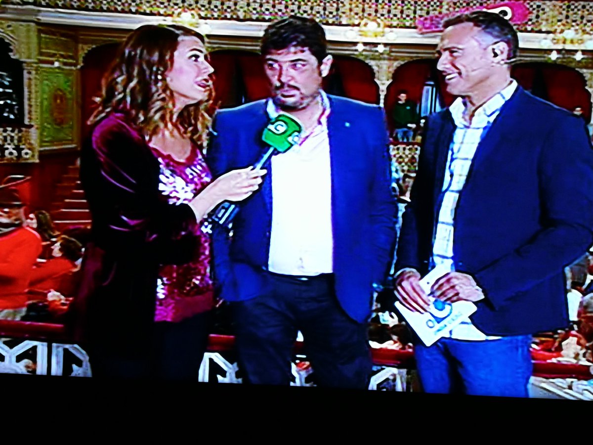 1d3milhistorias's tweet photo. Ole!! @Fransisevilla en @OndaCadizTV con los amigos @mirianperaltag y @quiquemiranda hablando de #1d3milhistorias Muchas gracias por la difusión y el apoyo https://t.co/dlY5v7LQSk
