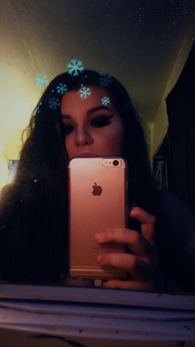 ayethisislisa's tweet photo. #selfiebitch https://t.co/ZGsyg6DyP8