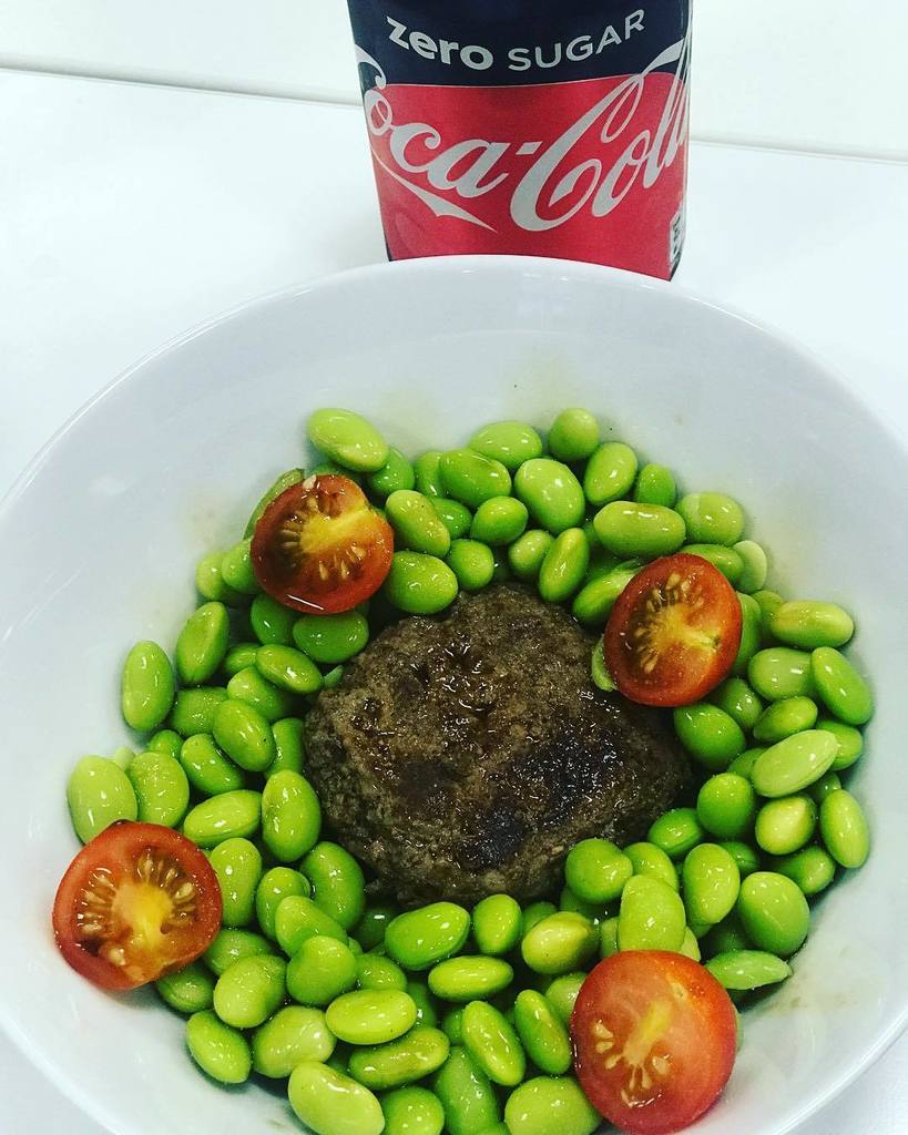 mysweataddict's tweet photo. Burger • 150g edamame beans• sprinkle of light soy sauce 😋 
#fatloss #diet #nutrition #food #fitfam #instafit #instafood #salad #brofood #diet #nutrition #fitness #fitfam #instafit #instafood #se16 #personaltrainer #canarywharf #deptford #greenwich  … https://t.co/xf73vaeHOV https://t.co/fY8Vu2HTx9