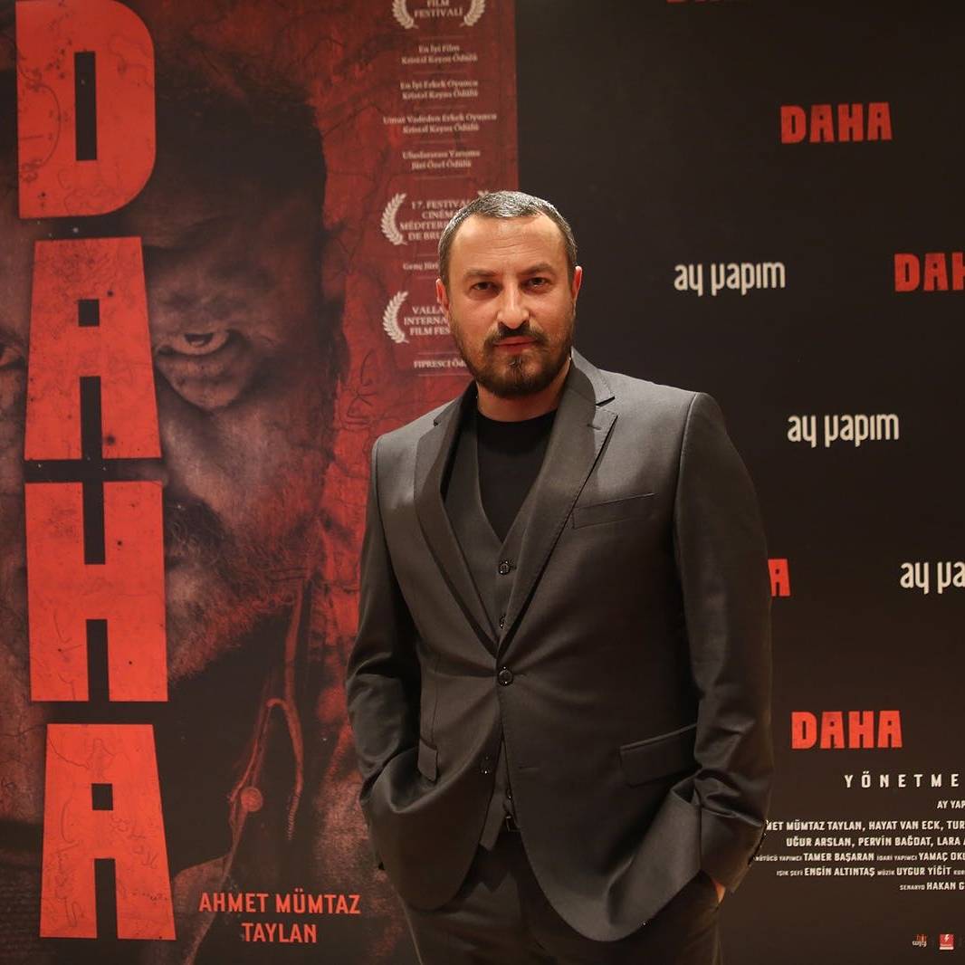 DahaFilm's tweet photo. Onur Saylak’ın yönetmenliğini yaptığı DAHA filminin galası geçtiğimiz akşam gerçekleşti. 12 Ocak Cuma günü gösterime girecek film, galaya gelen seçkin konukların büyük beğenisini topladı. https://t.co/Aj3jkMmral