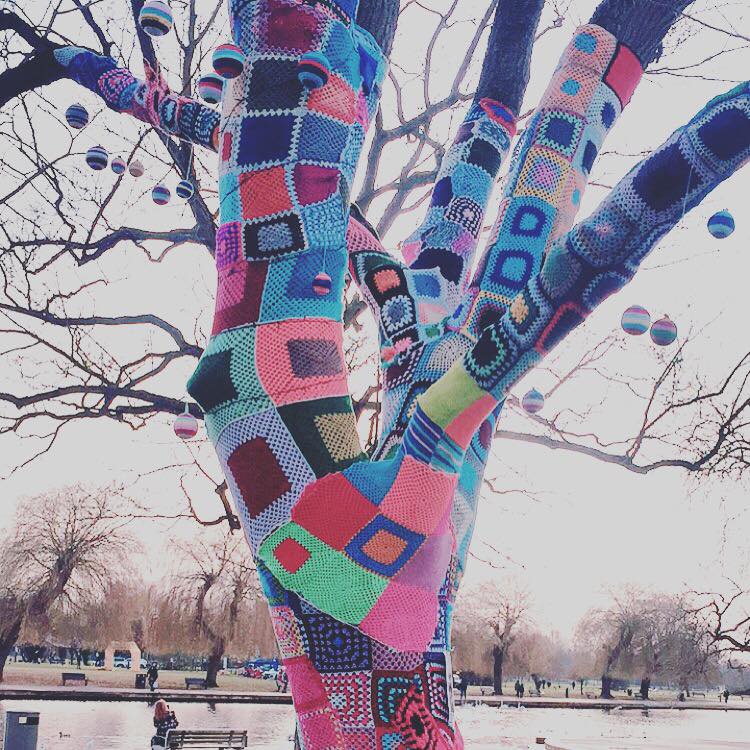 weare_GAGAUK's tweet photo. #TheRememberingTree will be de-robed this weekend. We hope you've loved it #stratforduponavon #warwickshire #charity #fundraising #thankful #knitting #craft #SouthAfrica #stratford #trees #knittedtrees https://t.co/qRKA6WwnyA