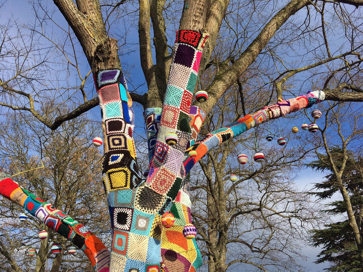 weare_GAGAUK's tweet photo. #TheRememberingTree will be de-robed this weekend. We hope you've loved it #stratforduponavon #warwickshire #charity #fundraising #thankful #knitting #craft #SouthAfrica #stratford #trees #knittedtrees https://t.co/qRKA6WwnyA