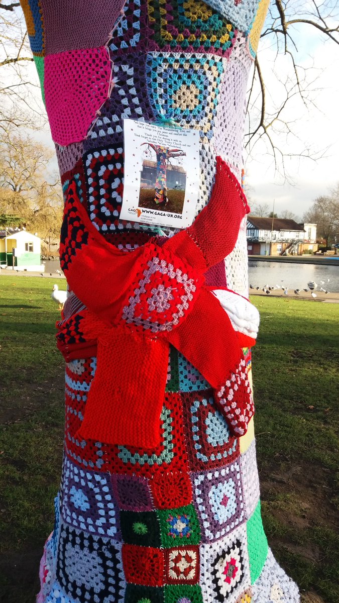 weare_GAGAUK's tweet photo. #TheRememberingTree will be de-robed this weekend. We hope you've loved it #stratforduponavon #warwickshire #charity #fundraising #thankful #knitting #craft #SouthAfrica #stratford #trees #knittedtrees https://t.co/qRKA6WwnyA