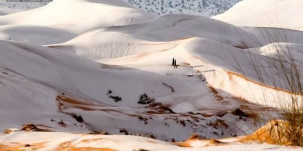greenMe_it's tweet photo. Nevica nel deserto del Sahara: l'insolito spettacolo delle dune imbiancate - https://t.co/gbghILGWZs https://t.co/QP9IXHI7vZ