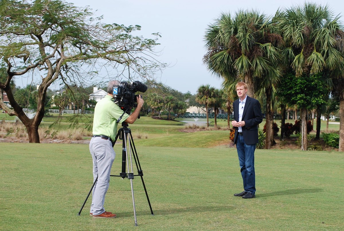 KCCI 8 News in Iowa is here at Abacoa Golf Club covering an incredible story on one of Bride &amp; Grooms. kcci.com/article/paraly…