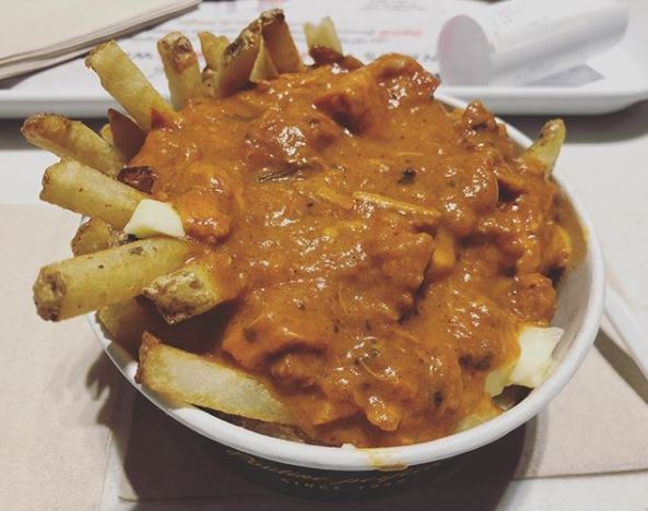 NewYorkFries's tweet photo. Looking to try something new in 2018? Start expanding your horizons with a #ButterChickenPoutine! (Photo via IG: @ nicoledemus8) https://t.co/E0QaiNFXil