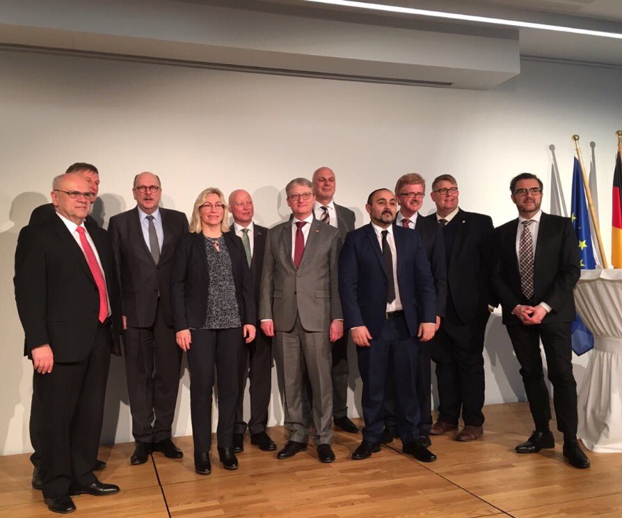 HWK_RheinMain's tweet photo. Heute wieder spannende Veranstaltung in der hessischen Landesvertretung in Brüssel mit #Handwerkspräsident Bernd #Ehinger zum Thema #Fachkräftesicherung @HesseninEuropa @RegHessen #Grüttner https://t.co/uJZ67dccjw
