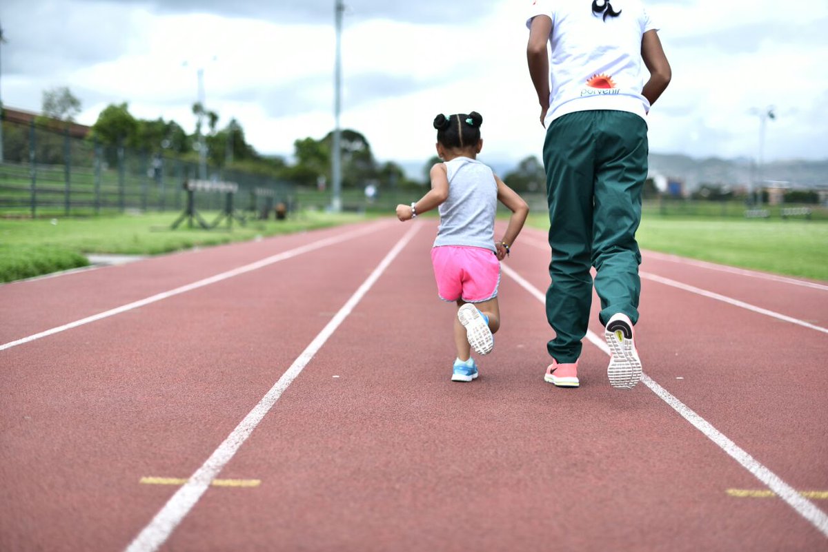 AngieRun09's tweet photo. Pequeños pasos que guías y te guían por el camino, un corazón que fortaleces y te fortalece al mismo tiempo👣💖💪 https://t.co/ZvvT9yHwNF