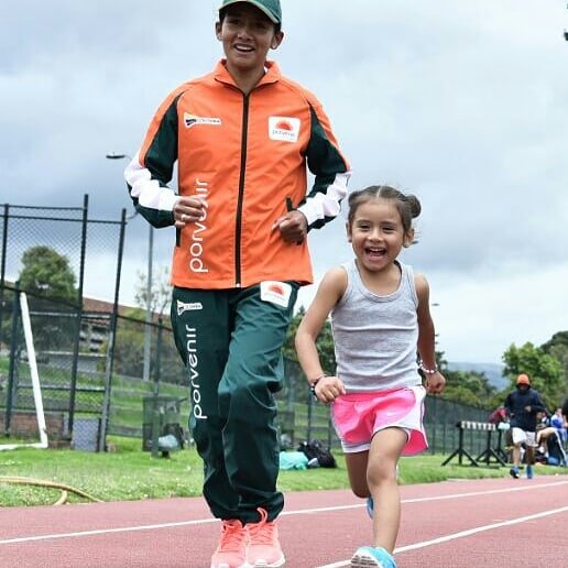 AngieRun09's tweet photo. Pequeños pasos que guías y te guían por el camino, un corazón que fortaleces y te fortalece al mismo tiempo👣💖💪 https://t.co/ZvvT9yHwNF