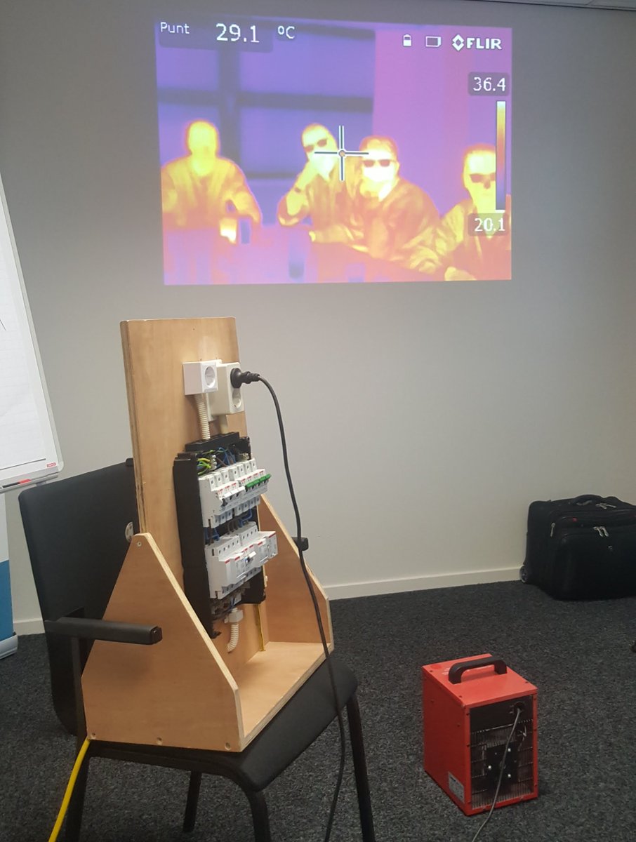 Vandaag hebben we samen met collega-bedrijf <a href="/vanEmpel_IenA/">van Empel Inspecties</a> en <a href="/omegacursus/">Omega Training & Ins</a> dag 2 van de cursus #NTA8220 #Scope10 volgens #Scios doorgenomen. 
Onderdeel van de NTA 8220 is het meten van temperaturen in schakel- en verdeelinrichtingen, oftewel #thermografie.