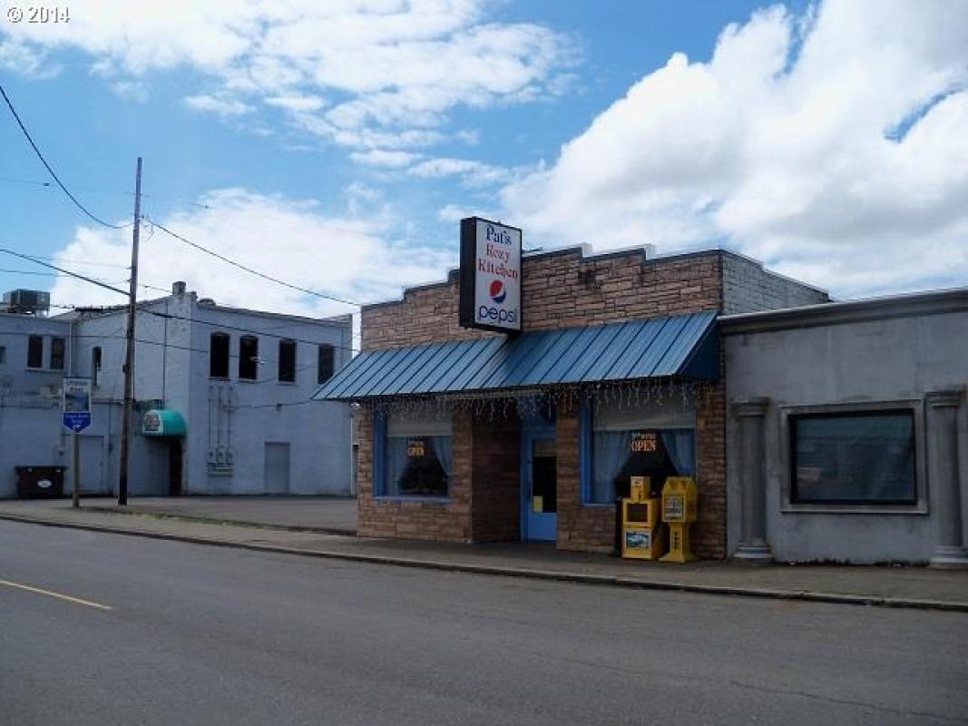 PruREPros's tweet photo. We are looking for a buyer on 157 N STATE ST #Sutherlin #OR  #realestate https://t.co/5KvfaiwYPx https://t.co/d5fMtqsXuE