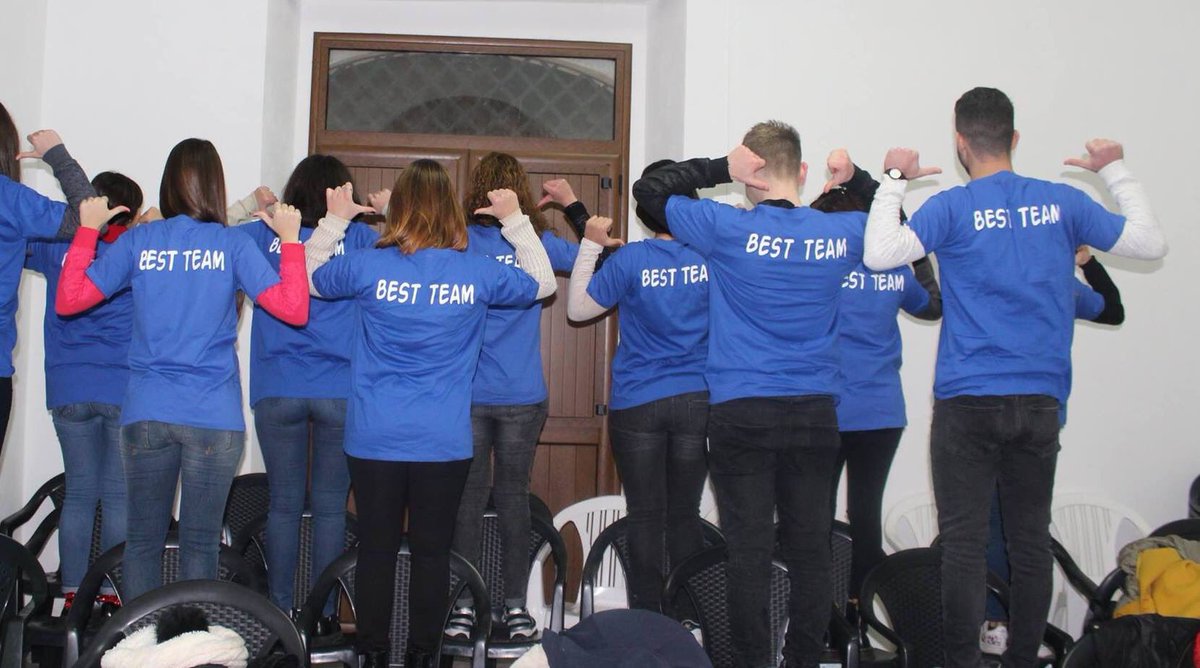 teamh2o1's tweet photo. Modestia a parte... 😂😂😎🎊💥#bestteam #ASOC1718 #depuriAMObovalino #inallegria #palazziaperti #AlternanzaScuolaLavoro #opendata #coesi #unitipercambiare @Monithon @ascuoladioc @PorCalabria @OpenCoesione @CaleEuropaEdic @MonithonCalabri https://t.co/MZeAlf27OW