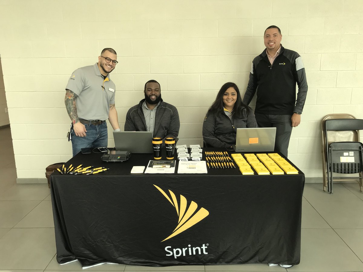 SprintDiscounts's tweet photo. Great event for the hard working employees at the Orleans Parish Sheriff’s Department. @TChaplow @RickUrias @SprintSCentral @JonDBlitz https://t.co/NKyj5znmF7
