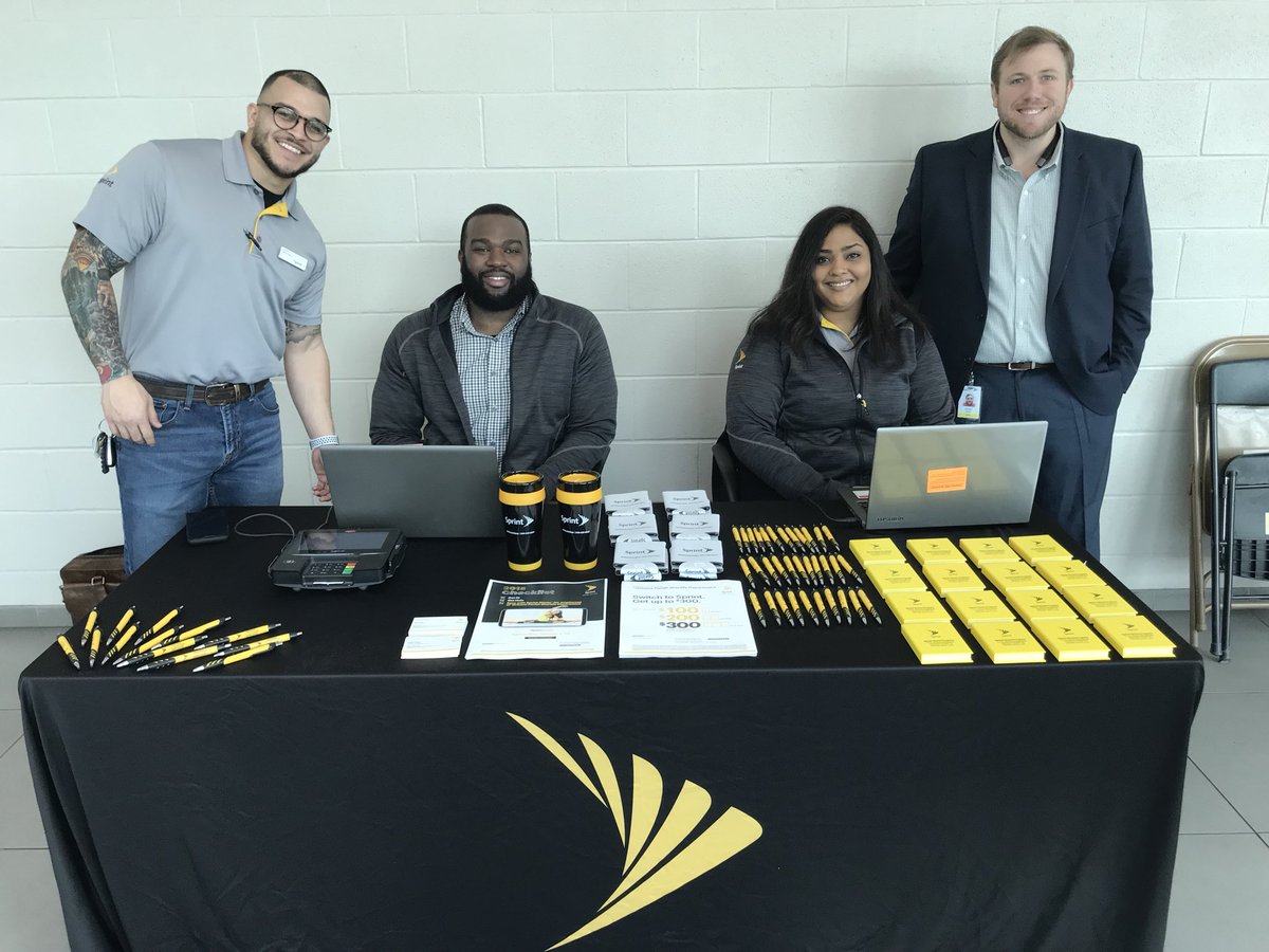 SprintDiscounts's tweet photo. Great event for the hard working employees at the Orleans Parish Sheriff’s Department. @TChaplow @RickUrias @SprintSCentral @JonDBlitz https://t.co/NKyj5znmF7