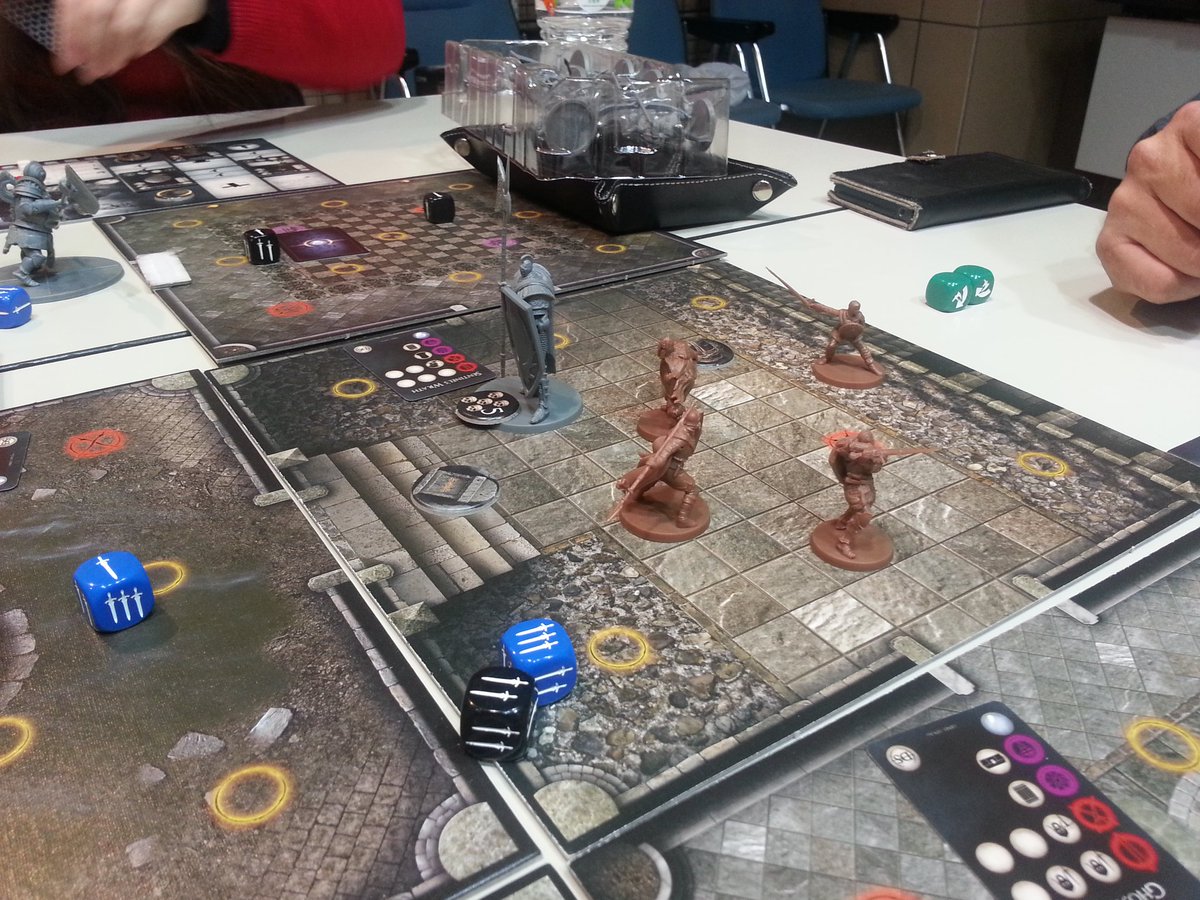 なかざわ Dark Souls The Board Game をプレイ 協力討伐ゲーム 死にゲーのダークソウルをボードゲーム 化 協力して面毎の敵を倒し 獲得したソウルポイントを装備獲得やキャラ成長に振り分け キャラを成長させ規定回数死ぬ前にボス部屋に向かい倒せれば