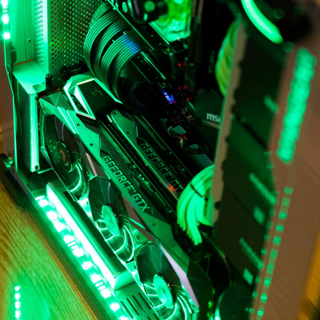 NVIDIAGeForceES's tweet photo. Un Rig para dos. 😘 #CESNVIDIA #Maingear https://t.co/5AZiI4bia4
