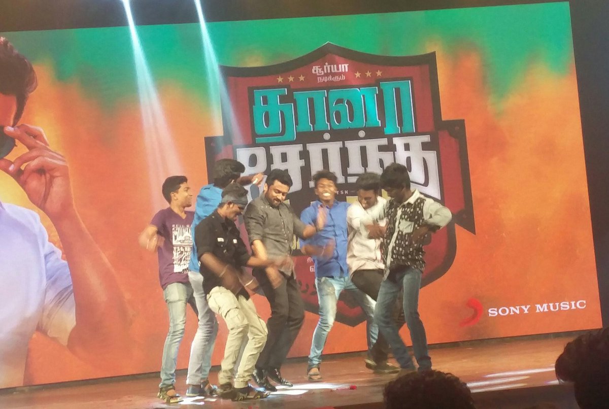 SuriyaFansClub's tweet image. • @Suriya_offl Anna Dancing With Fans 😎♥at #TSKPreReleaseEvent @VigneshShivN @anirudhofficial @StudioGreen2 @rajsekarpandian
