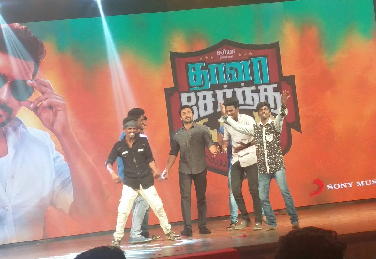 SuriyaFansClub's tweet image. • @Suriya_offl Anna Dancing With Fans 😎♥at #TSKPreReleaseEvent @VigneshShivN @anirudhofficial @StudioGreen2 @rajsekarpandian