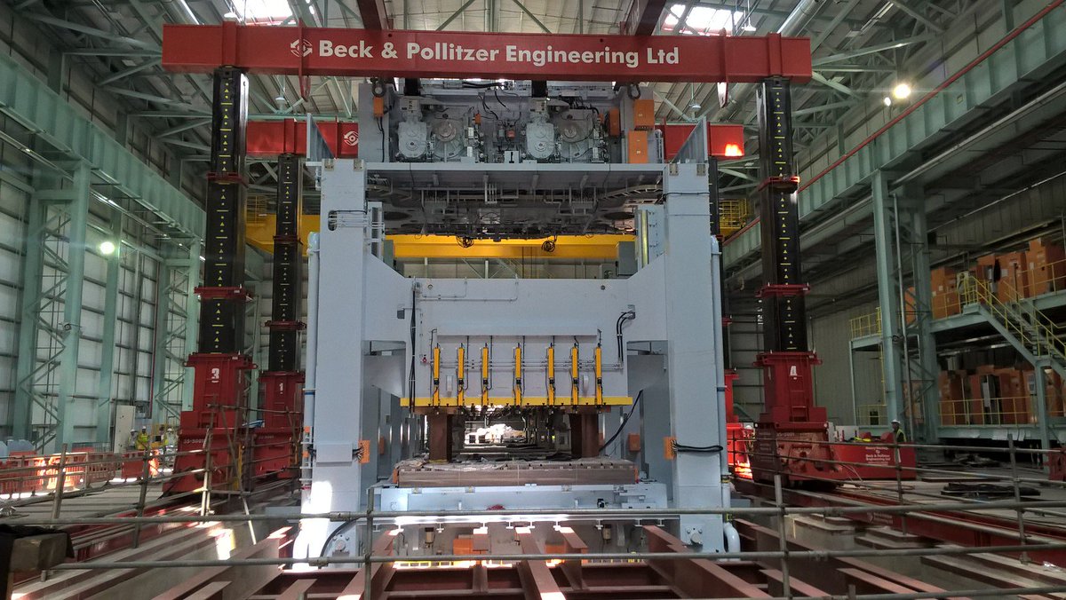 Beck_Pollitzer's tweet photo. An Operative's view:
Our UK team work on a 500t megalift, installing components of a new XL line press.
#LinePress #Gantry #Automotive https://t.co/g1mDfJkh04