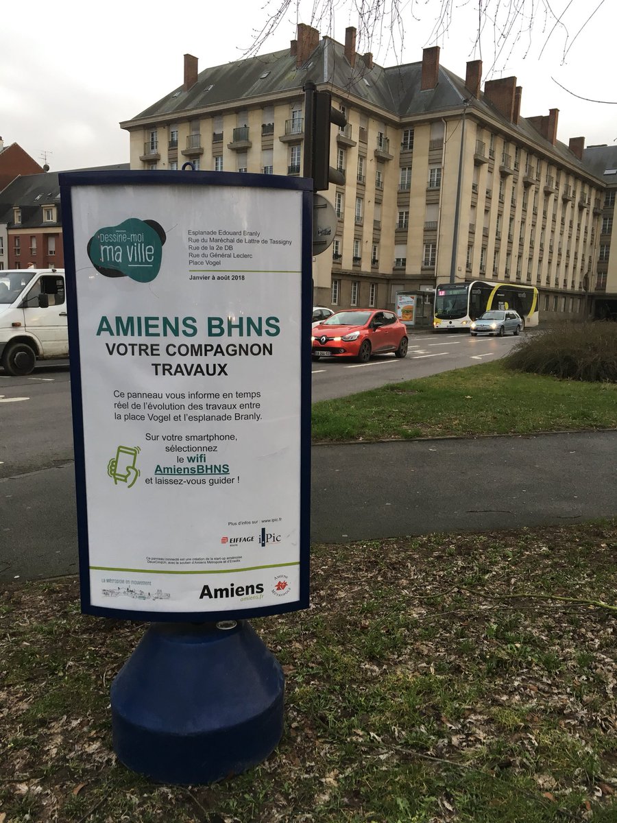 Et voilà, 6 panneaux de chantier connectés installés et opérationnels entre la place Vogel et l’esplanade Branly à #Amiens #BHNS  😎