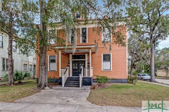 DMopperRealtor's tweet image. 836 E Henry Street 5 is a great investment opportunity! This property is comprised of 5 rental units; the main building has two 1-bedroom, 1-bath units and one 3-bedroom, 1-bath unit. The Carriage House has two 1-bedroom, 1-bath units. Offered at $695,000.
buff.ly/2F5vy12