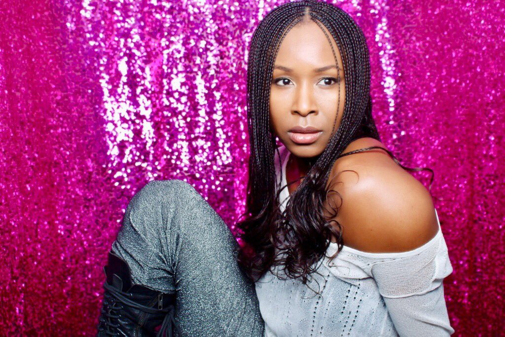 sydelle_noel's tweet photo. If only I can have a @netflix #Photobooth with me wherever I go. @SAGawards @GlowNetflix #GLOW https://t.co/d9awVgK2dU