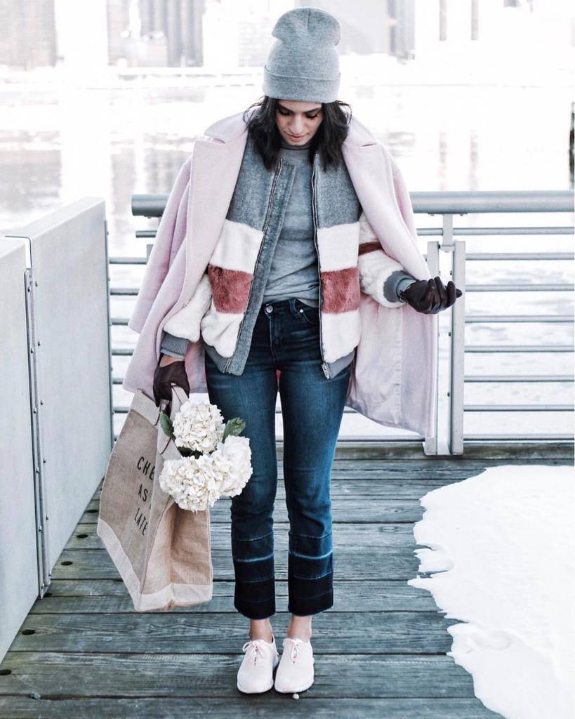 ChelseaAsOfLate's tweet photo. Stepping into Wednesday in my comfy @ColeHaan 2.ZEROGRAND Stitchlite Oxfords. My current go-to when I have a million errands to run but want to look put together. 💁🏽♀️#Stitchlite #2ZEROGRAND #ColeHaanPartner #liketkit https://t.co/p6tPeIJb3h https://t.co/KTDl61KNe6 https://t.co/9pEj78WxZs