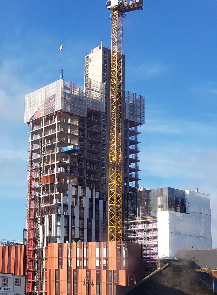 cardiffwalesmap's tweet image. Lovely day today for continuing progress on bridge street tower. Main structure only 6 floors to top and cladding climbing up tower all around #watkinjones