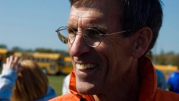 milesplit's tweet photo. "Running isn't painful, pain is hitting your finger with a hammer. Running is uncomfortable. It's not painful." - legendary coach Van Rose. 

Kansas XC coaching legend Van Rose retiring at end of spring track season: https://t.co/Uec8l6hzdm https://t.co/vknSBOXbUP