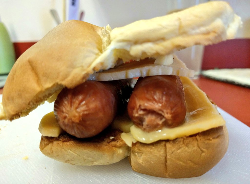 (4) End view of (3): a "hot dog sandwich."
