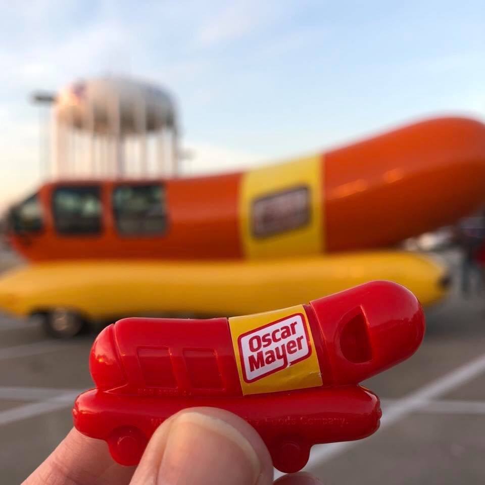 leahafisher's tweet photo. Stopped by @TomThumb_Stores last to to get my whistle and a few pics with @BurrImFriesen and the kids. #wienermobile https://t.co/51UXC8rejQ