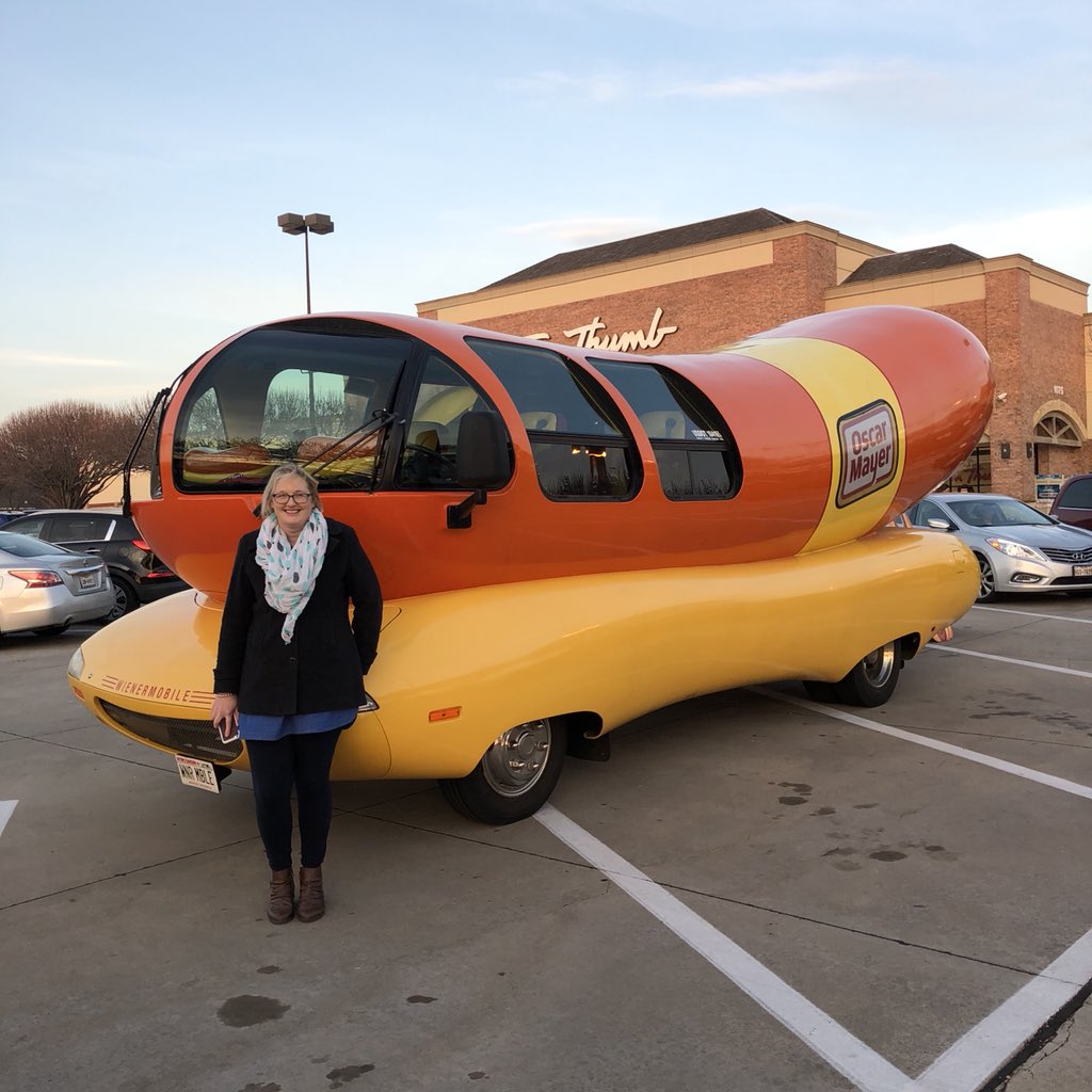 leahafisher's tweet photo. Stopped by @TomThumb_Stores last to to get my whistle and a few pics with @BurrImFriesen and the kids. #wienermobile https://t.co/51UXC8rejQ