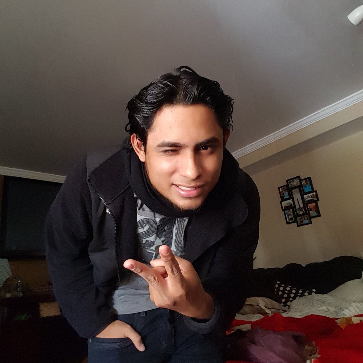 GenAndres's tweet photo. #NuevaFotoDePerfil https://t.co/Dtx4HA2tVN