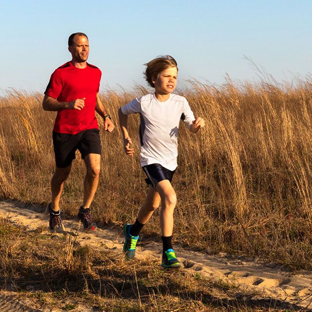 FLYMovement_org's tweet photo. Running has a variety of health benefits for children, it can improve their fitness level and help them develop a variety of important skills as they transition into adulthood. Running is a great option to get your children active! Read more about it here: https://t.co/Mo1yimPqBq https://t.co/Tt86lcQMkY